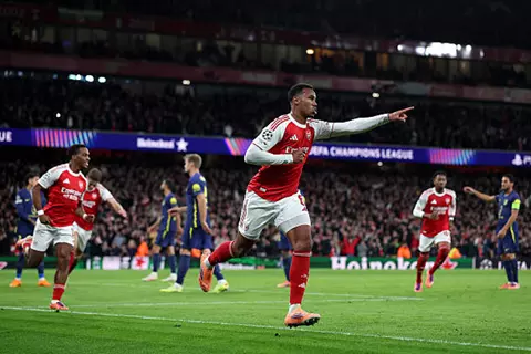 بعد إصابة جابرييل مع البرازيل.. أرسنال في ورطة دفاعية